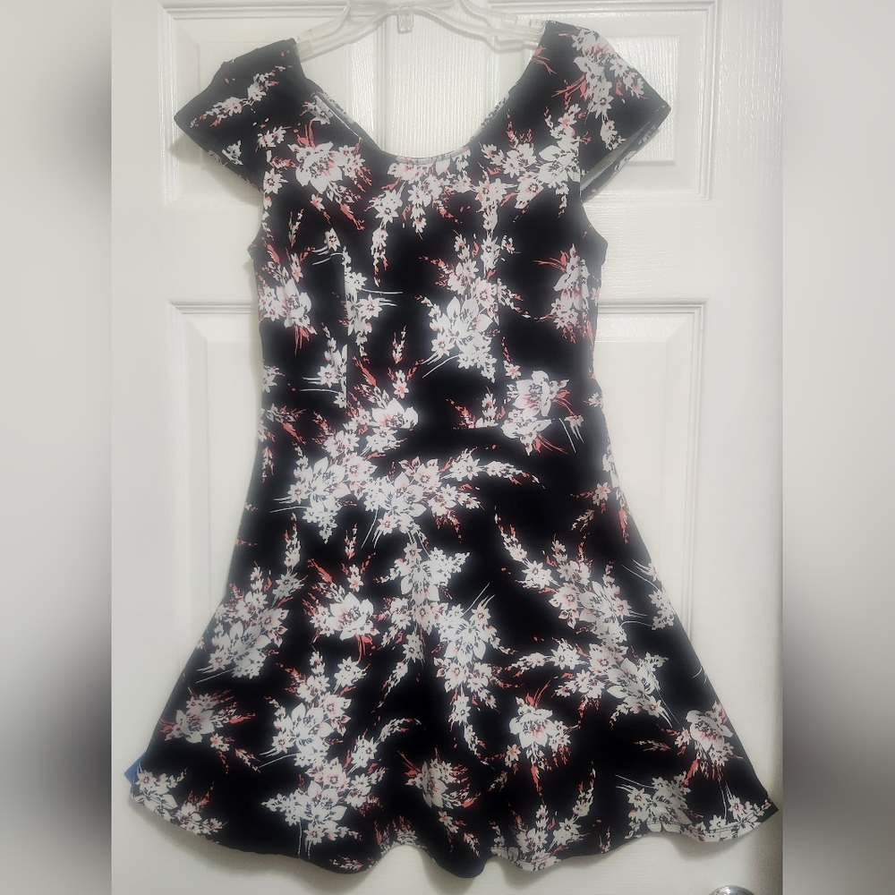 Xhilaration Short Sleeved Midi Dress Womens Large Black/pink/white